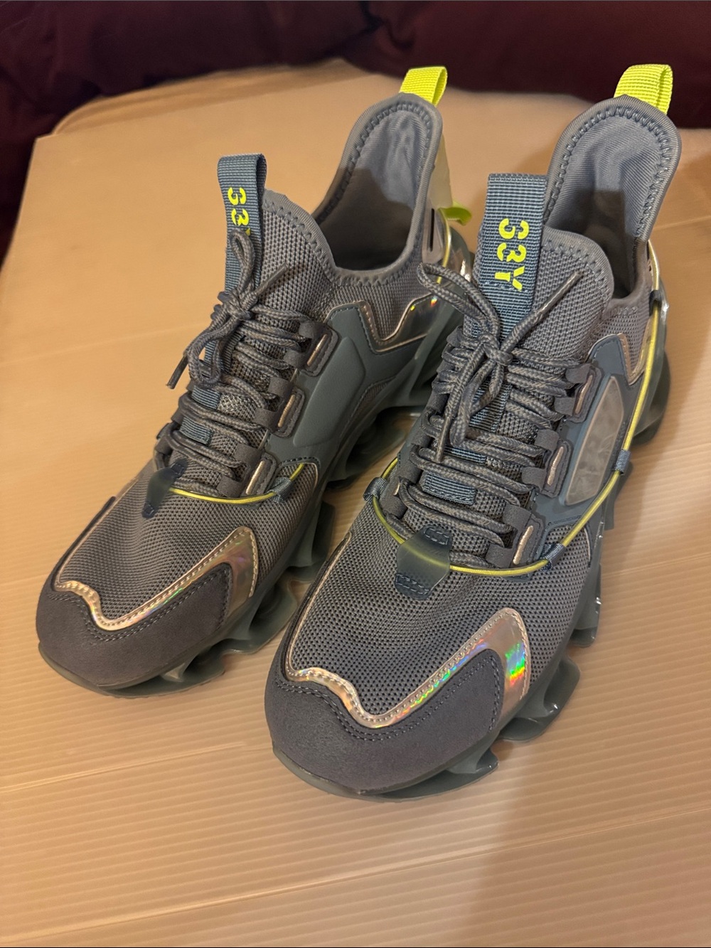 Men's Athletic Sneakers - Picture 4 of 6